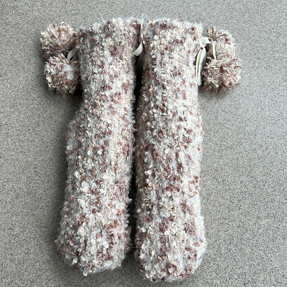 Slipper Socks From Altar’D State, Size Small/Medium
Super Soft Cream/Blush Color